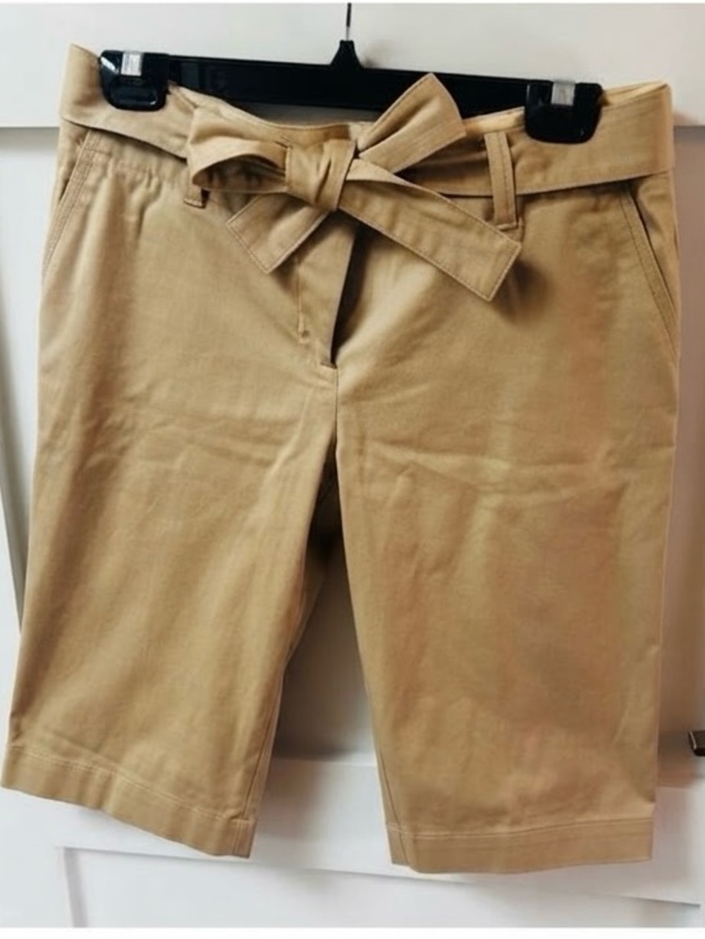ARITZIA Babaton tan belted shorts size 8